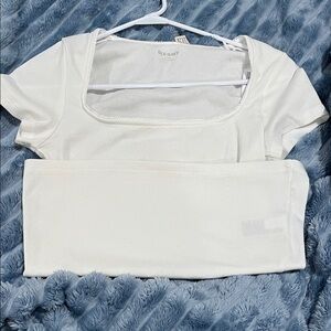 white old navy tee